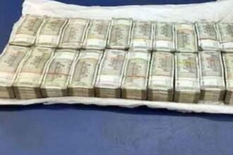 कोडरमा स्टेशन पर GRP ने 40 लाख रुपये किये जब्त,पैसा लेकर कोलकाता जा रहे थे बिहार के युवक