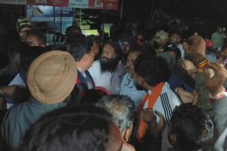 घाटशिला में उपचुनाव की वोटिंग से पहले बवाल, BJP और JMM ने एक दूसरे पर लगाया पैसा बांटने का आरोप 35 घाटशिला में उपचुनाव की वोटिंग से पहले बवाल, BJP और JMM ने एक दूसरे पर लगाया पैसा बांटने का आरोप