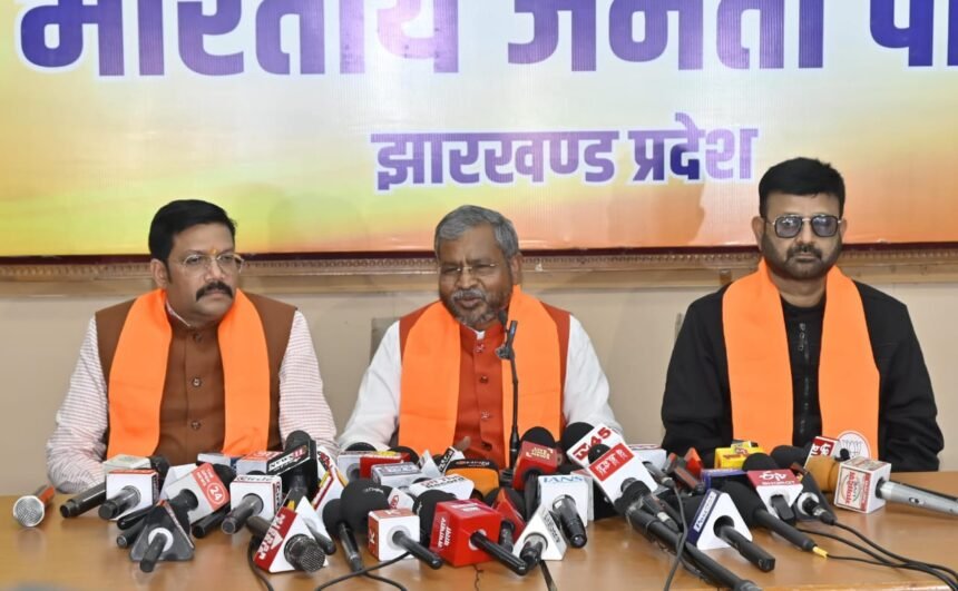 JAC द्वारा मैट्रिक और इंटरमीडिएट के परीक्षा में फीस वृद्धि को लेकर BJP ने जताया एतराज,आंदोलन की चेतावनी 1 WhatsApp Image 2025 11 18 at 16.42.07