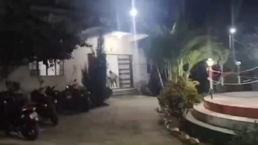 गुमला पुलिस एसोसिएशन के सचिव रंगरेलियां मनाते गिरफ्तार, दो महिला पुलिसकर्मी से था संबंध