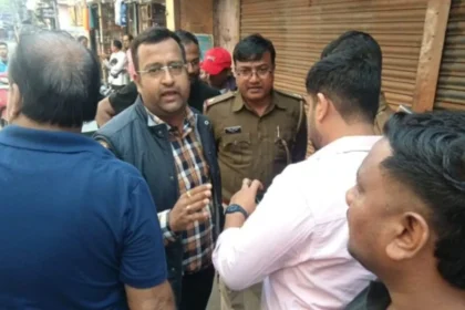 जमशेदपुर में दिनदहाड़े ज्वेलरी शॉप से लाखों के रत्न की हुई चोरी, CCTV फुटेज में कैद हुई तस्वीर