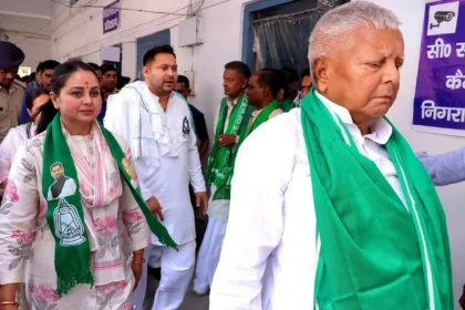 lalu_prasad_yadav_with_Rohini_tejshawi-Yadav