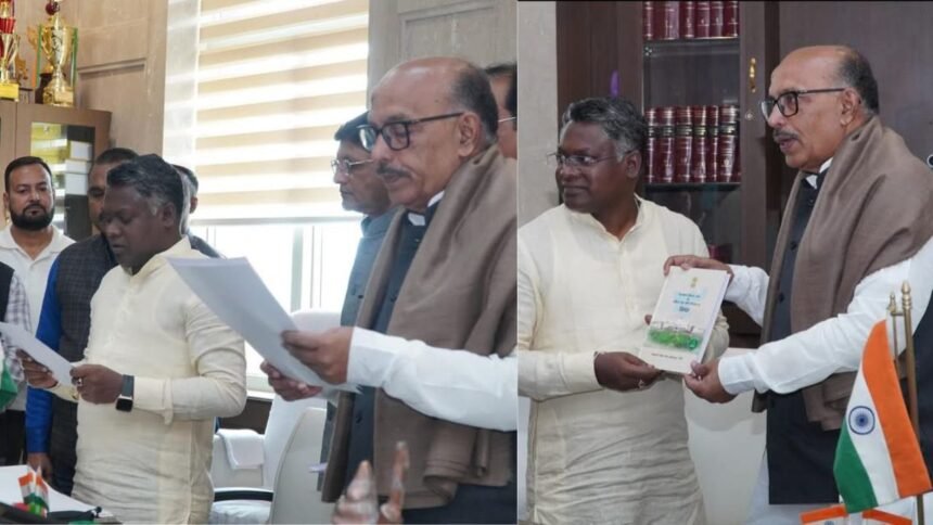 सोमेश सोरेन को विधानसभा अध्यक्ष रवींद्रनाथ महतो ने दिलाई शपथ, घाटशिला उपचुनाव में 38 हजार से ज्यादा वोटों से दर्ज की थी जीत