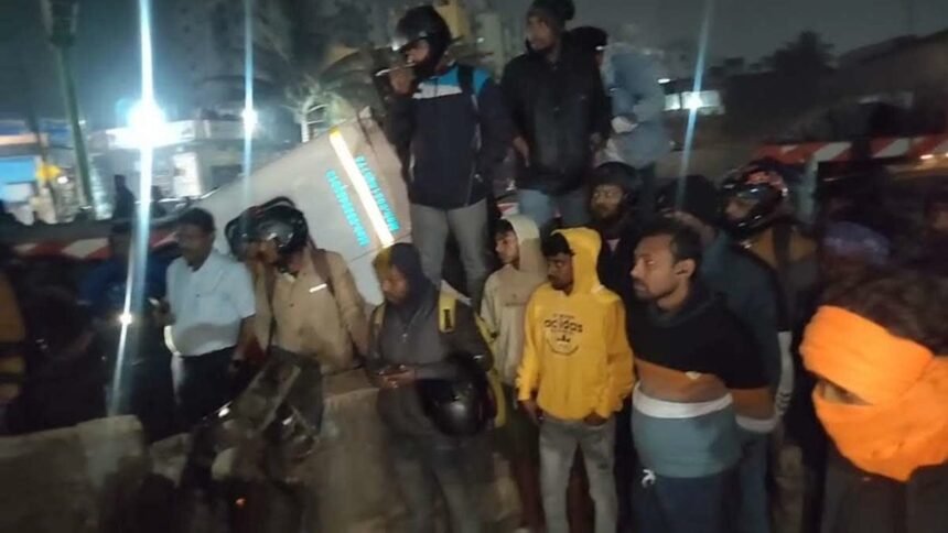 सरायकेला में तेज रफ्तार ट्रेलर ने कई लोगों को रौंदा, चाचा-भतीजा समेत तीन की मौत