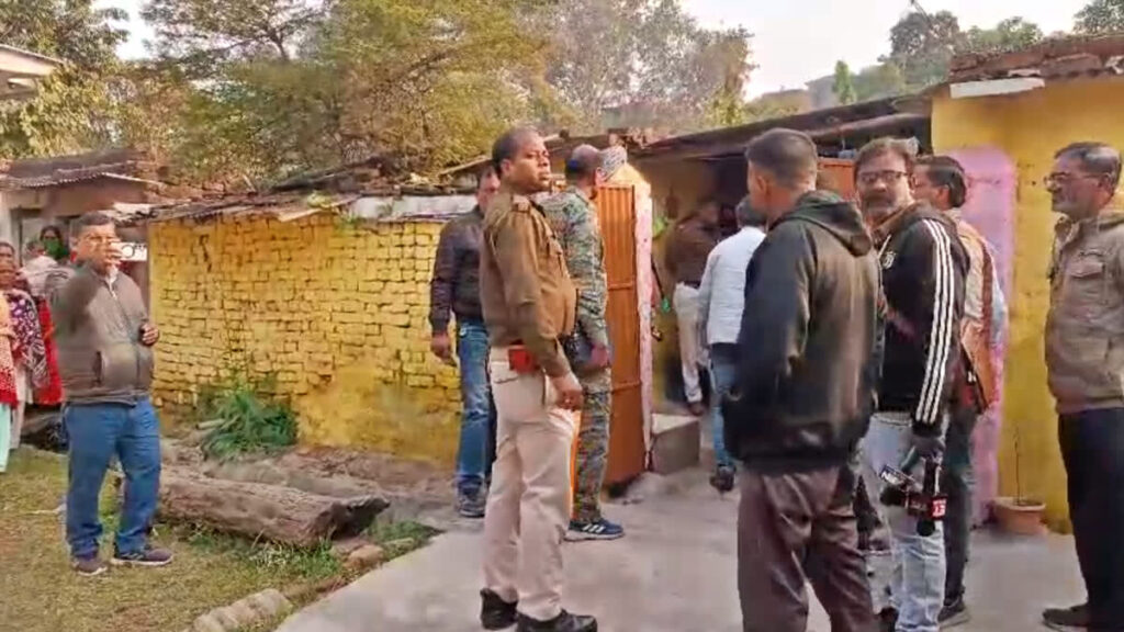 बोकारो में दिल दहलाने वाली घटना, कमरे के अंदर मिला पति-पत्नी और बच्चे का शव