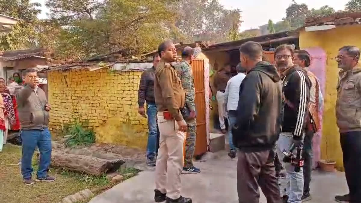 बोकारो में दिल दहलाने वाली घटना, कमरे के अंदर मिला पति-पत्नी और बच्चे का शव