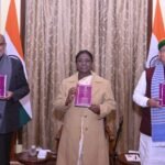 भारत का संविधान अब संताली भाषा में भी, राष्ट्रपति द्रौपर्दी मुर्मू ने किया जारी