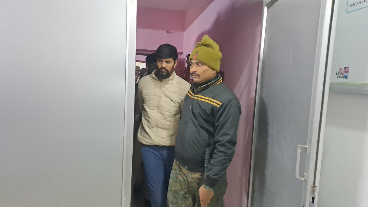 थावे मंदिर में चोरी का मास्टरमाइंड LLB का छात्र गिरफ्तार, गूगल पर डिजाइन देखकर बनाई थी प्लानिंग 2 25667558 choriiii