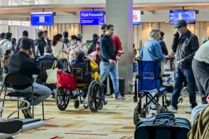 दिल्ली-मुंबई रांची-पटना समेत 11 एयरपोर्ट पर 570 फ्लाइट रद्द, शादी मिस-परीक्षा छूटा, री-शेड्यूलिंग और रिफंड से जूझ रहे हैं पैसेंजर