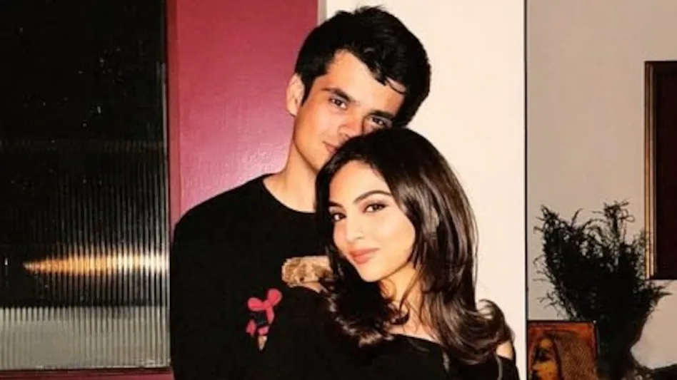 प्रियंका वाड्रा के बेटे रेहान ने की सगाई, गर्लफ्रेंड गर्लफ्रेंड अवीवा बेग को पहनाई अंगूठी