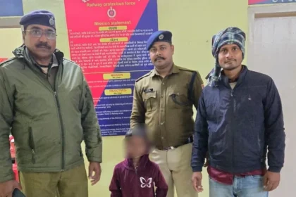 लोहरदगा रेलवे स्टेशन पर 6 साल के बच्चे को किया गया रेस्क्यू, RPF ने पेश की सतर्कता की मिसाल