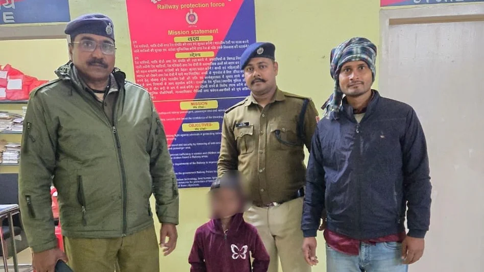 लोहरदगा रेलवे स्टेशन पर 6 साल के बच्चे को किया गया रेस्क्यू, RPF ने पेश की सतर्कता की मिसाल