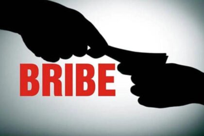 बिहार सैलरी के बदले टीचर से मांगी 8 लाख की घूस, ऑडियो वायरल होने के बाद शिक्षा विभाग में मचा हड़कंप