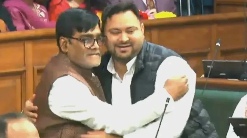 बिहार विधानसभा के 239 विधायकों का शपथग्रहण, अनंत सिंह समेत 6 नहीं ले पाएं शपथ, तेजस्वी को रामकृपाल ने लगाया गले