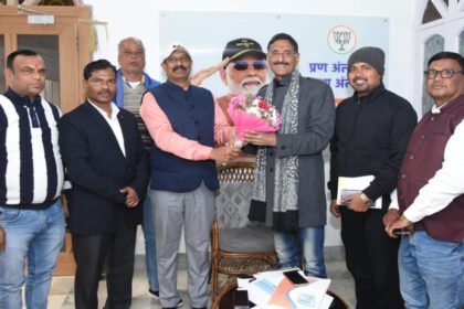 रांची के CRPF इंस्पेक्टर बिप्लव विश्वास ने KBC में जीते एक करोड़ रुपये, अमिताभ बच्चन के साथ करेंगे डिनर