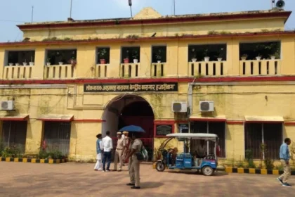 हजारीबाग सेंट्रल जेल से फरार हुए तीन कैदी, सुरक्षा व्यवस्था पर उठे सवाल