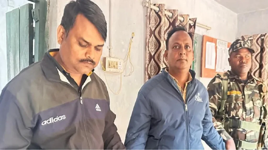 सिमडेगा में ACB की बड़ी कार्रवाई, होमगार्ड ऑफिस के मुंशी को रिश्वत लेते रंगे हाथ किया गिरफ्तार