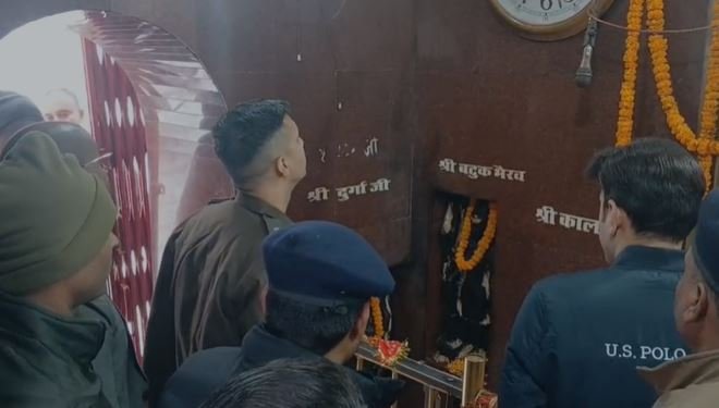 थावे मंदिर से माता का मुकुट ले उड़े चोर, झारखंड के कारोबारी ने दिया था चढ़ावा, लॉकर तोड़ा, दानपेटी भी गायब 2 NewsDeatils053c59a54f3a44ffab9aea725b226486192