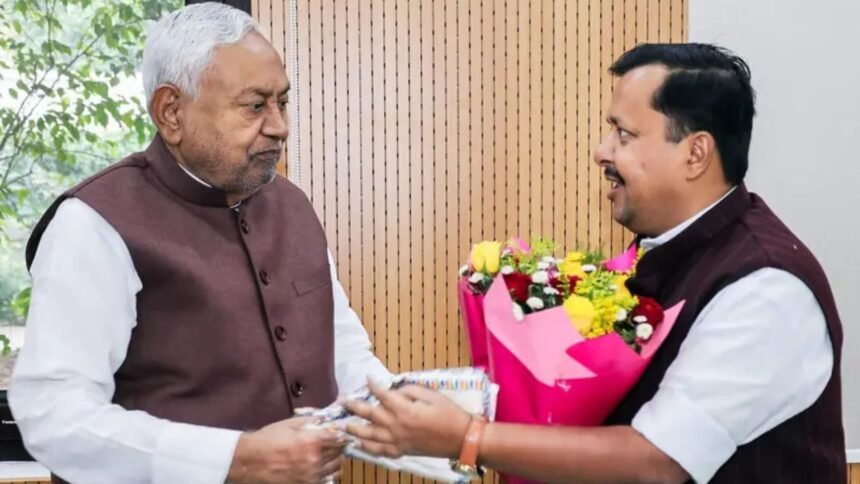 Nitin Nabin ने नीतीश कैबिनेट से दिया इस्तीफा, बीजेपी के राष्ट्रीय कार्यकारी अध्यक्ष बनाये जाने के बाद लिया फैसला 1 नितीन नबीन ने नीतीश कैबिनेट से दिया इस्तीफा, बीजेपी के राष्ट्रीय कार्यकारी अध्यक्ष बनाये जाने के बाद लिया फैसला