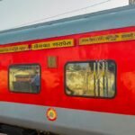 सीमांचल एक्सप्रेस पर फायरिंग, बोगी का टूटा शीशा, देर रात ट्रेन में मची दहशत