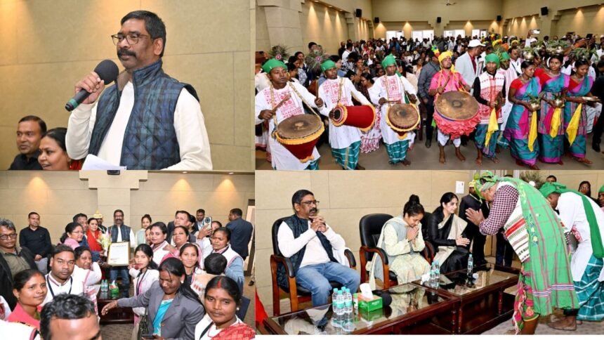 पेसा नियामवली कैबिनेट से पास होने का मना जश्न, मुख्यमंत्री आवास पर आकर आदिवासी समाज के लोगों ने हेमंत सोरेन का जताया आभार 1 पेसा नियामवली कैबिनेट से पास होने का मना जश्न, मुख्यमंत्री आवास पर आकर आदिवासी समाज के लोगों ने हेमंत सोरेन का जताया आभार