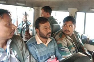 चाईबासा में ACB की कार्रवाई, भवन निर्माण विभाग के कार्यपालक अभियंता अरूण कुमार सिंह रिश्वत लेते रंगे हाथ गिरफ्तार 7 चाईबासा में ACB की कार्रवाई, भवन निर्माण विभाग के कार्यपालक अभियंता अरूण कुमार सिंह रिश्वत लेते रंगे हाथ गिरफ्तार