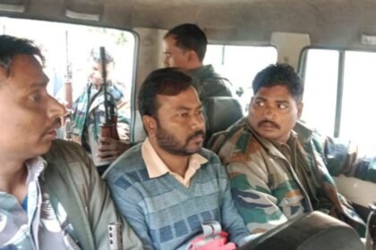 चाईबासा में ACB की कार्रवाई, भवन निर्माण विभाग के कार्यपालक अभियंता अरूण कुमार सिंह रिश्वत लेते रंगे हाथ गिरफ्तार