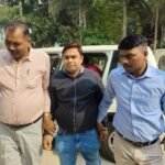 बिहार के किशनगंज में विजलेंस की बड़ी कार्रवाई, राजस्व कर्मचारी राजदीप पासवान ढ़ाई लाख रुपये रिश्वत लेते रंगे हाथ गिरफ्तार