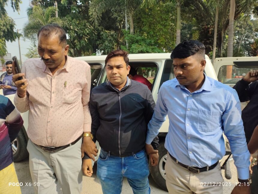 बिहार के किशनगंज में विजलेंस की बड़ी कार्रवाई, राजस्व कर्मचारी राजदीप पासवान ढ़ाई लाख रुपये रिश्वत लेते रंगे हाथ गिरफ्तार