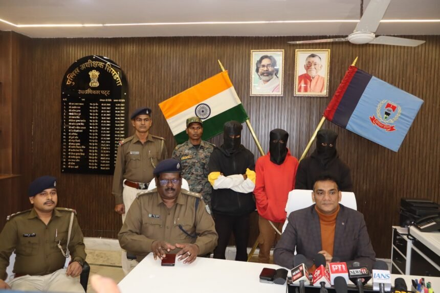 सिमडेगा में नाबालिग लड़की से सामूहिक दुष्कर्म, पुलिस ने तीन आरोपियों को किया गिरफ्तार