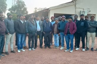 सेरेंगदाग माइंस में ट्रक समायोजन को लेकर हिंडाल्को पर वादा खिलाफी का आरोप, घंटो रहा कांटा जाम, टकराव कम करने के लिए हिंडाल्को प्रबंधन ने दिया आश्वासन 11 सेरेंगदाग माइंस में ट्रक समायोजन को लेकर हिंडाल्को पर वादा खिलाफी का आरोप, घंटो रहा कांटा जाम, टकराव कम करने के लिए हिंडाल्को प्रबंधन ने दिया आश्वासन