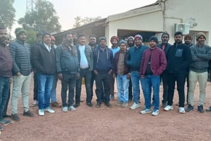 सेरेंगदाग माइंस में ट्रक समायोजन को लेकर हिंडाल्को पर वादा खिलाफी का आरोप, घंटो रहा कांटा जाम, टकराव कम करने के लिए हिंडाल्को प्रबंधन ने दिया आश्वासन