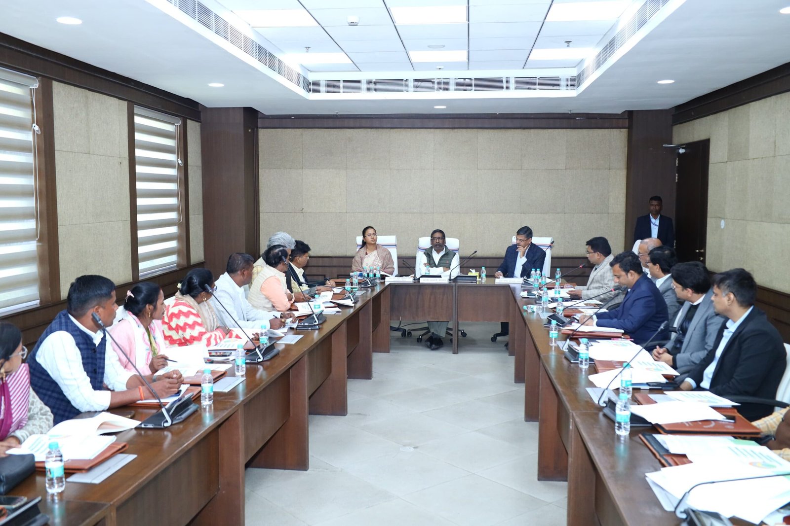 किसानों को उचित और समय पर मिले भुगतान, सिद्धकोफेड की बैठक में हेमंत सोरेन का निर्देश 2 WhatsApp Image 2025 12 10 at 17.41.58 scaled