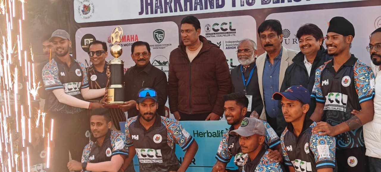 झारखंड टी–10 ब्लास्ट क्रिकेट टूर्नामेंट का भव्य समापन, JCA अध्यक्ष अजय नाथ शाहदेव और पूर्व सांसद धीरज साहू रहे मौजूद 2 WhatsApp Image 2025 12 13 at 19.03.39 73f66ab2