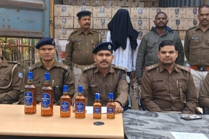 गढ़वा में NH-39 पर वाहन जांच के दौरान पुलिस को मिली बड़ी सफलता, कंटेनर से एक करोड़ की अवैध शराब जब्त, चालक गिरफ्तार