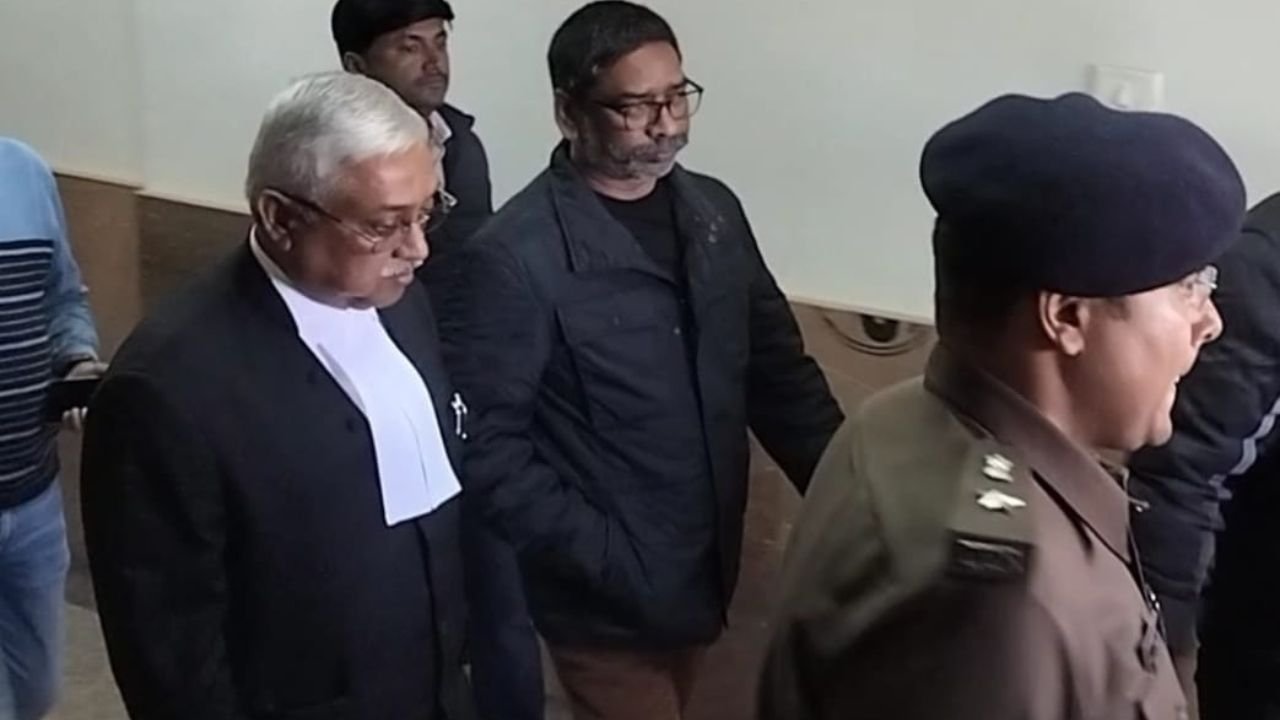 मुख्यमंत्री हेमंत सोरेन MP-MLA कोर्ट में हुए पेश, ED समन अवहेलना मामले में मिली जमानत