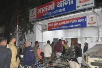 मानगो थाना में युवकों का उत्पात, पुलिसकर्मियों के साथ की धक्का-मुक्की; वायरलेस सेट तोड़ा 7 mango crime