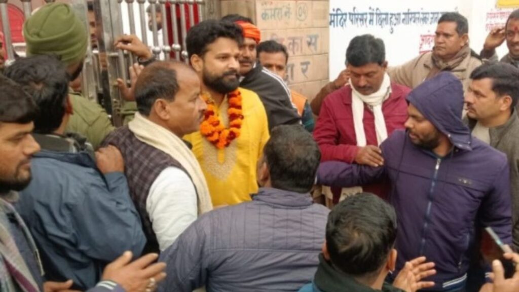 थावे मंदिर से अब भोजपुरी अभिनेता का मोबाइल गायब, रितेश पांडे ने प्रशांत किशोर की पार्टी से लड़ा था चुनाव