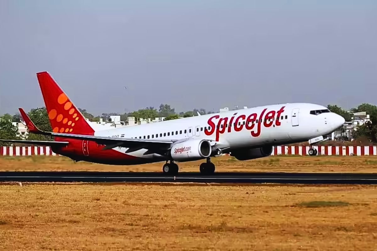 दिल्ली-पटना फ्लाइट को बम से उड़ाने की मिली धमकी, स्पाइसजेट को भेजा गया ईमेल