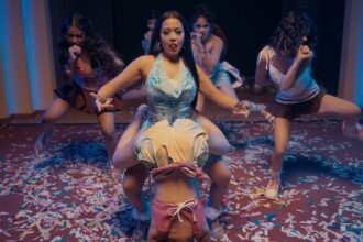 Neha Kakkar के लॉलीपॉप वाले गाने पर बवाल, डांस मूव्स को अश्लील बता भड़के लोग