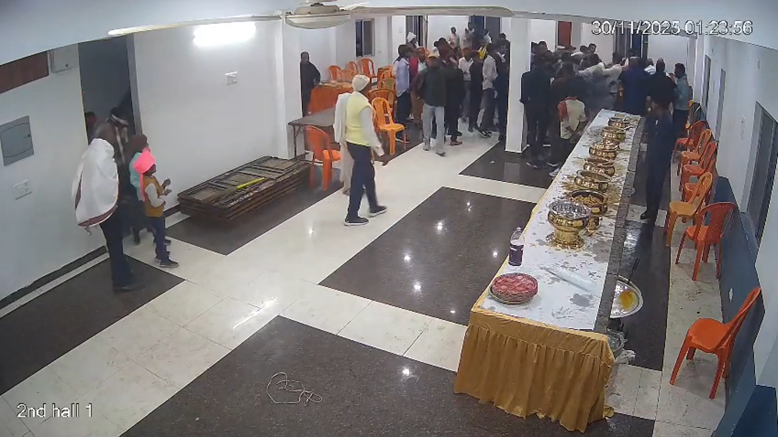 रसगुल्ला को लेकर शादी समारोह में बवाल, दूल्हा-दुल्हन पक्ष के बीच मारपीट, जमकर चली कुर्सियां