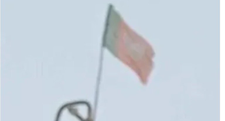 बिहार के खगड़िया में कांग्रेस दफ्तर पर लगाया बीजेपी का झंडा, सिलासी हलचल तेज