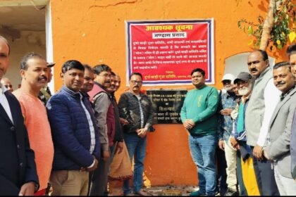 लोहरदगा में दुर्गाबाड़ी परिसर में सांसद मद से शेड निर्माण का शिलान्यास,सांसद सुखदेव भगत ने कहा-शेड निर्माण से धार्मिक आयोजन में श्रद्धालुओं को मिलेगी सुविधा