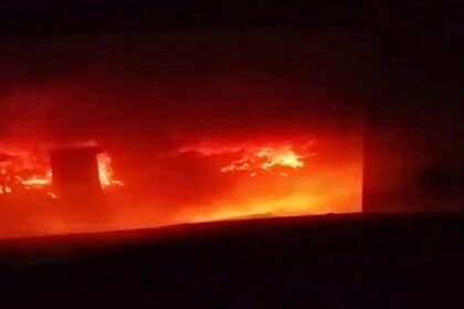 बोकारो के फुटवियर गोदाम में लगी भीषण आग, फंसे मजदूरों को काफी मशक्त के बाद बचाया गया