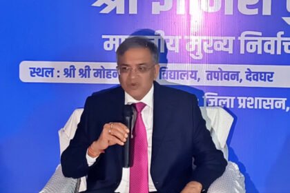 मुख्य चुनाव आयुक्त ज्ञानेश कुमार ने देवघर में BLO के साथ किया संवाद, कहा- 'कोई भी पात्र भारतीय मतदाता सूची में नहीं छूटे'