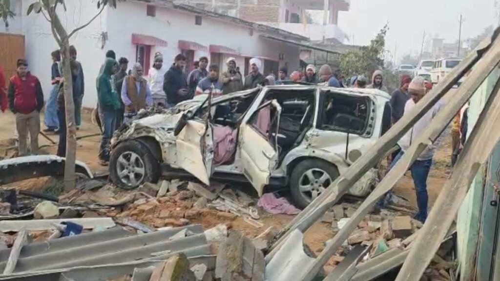 गढ़वा में भीषण सड़क हादसा, ट्रक और स्कार्पियों में टक्कर, एक ही परिवार के चार लोगों की मौत