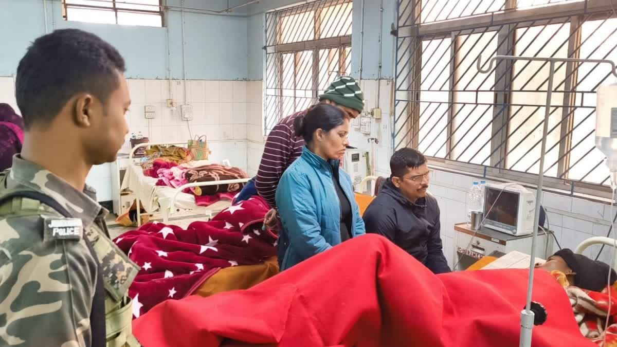 Dumka में तातलोई मेला देखकर लौट रहे किशोरी समेत तीन पर चाकू से हमला, एक की मौत, दो घायल