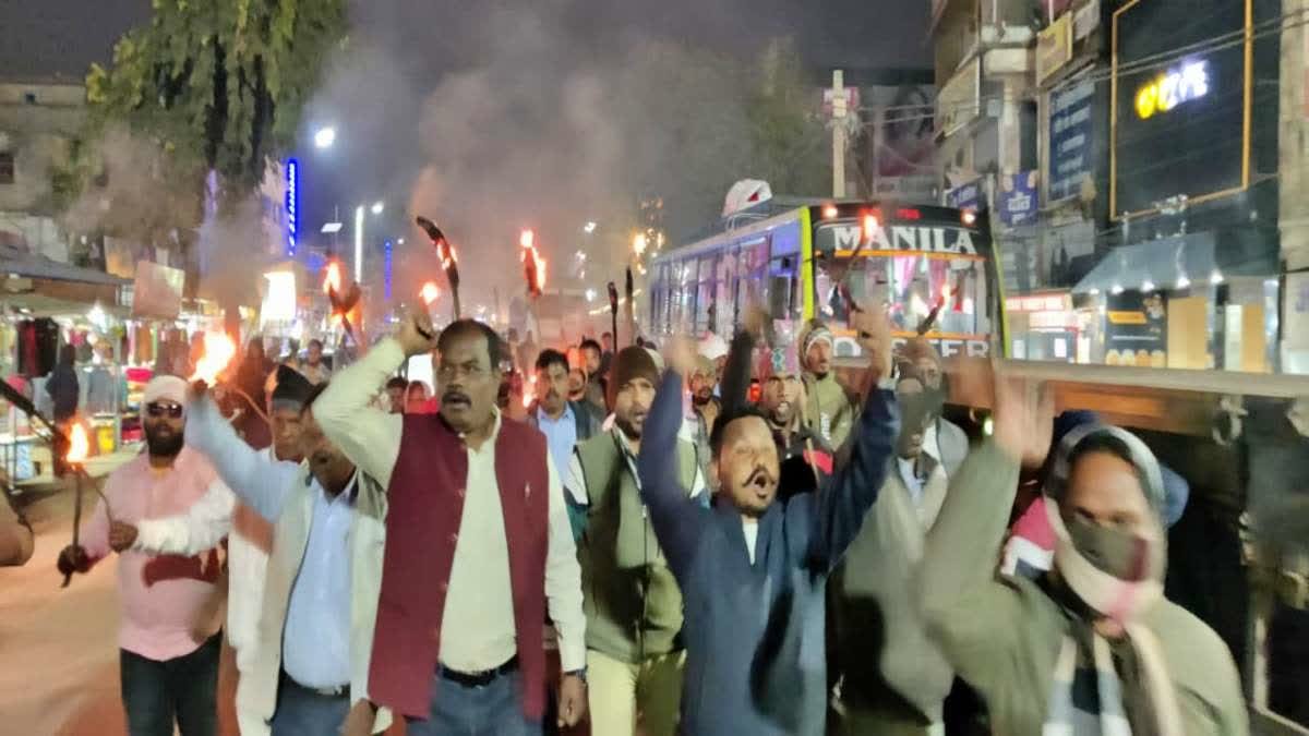 पहड़ा राजा सोमा मुंडा की हत्या के विरोध में शनिवार को झारखंड बंद, खूंटी में निकाला गया मशाल जुलूस
