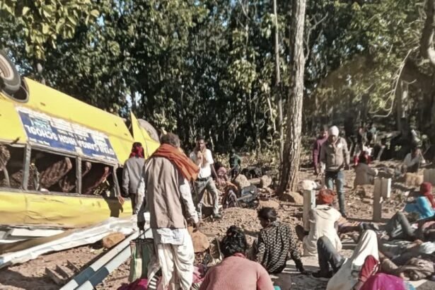 झारखंड के लातेहार में भीषण सड़क हादसा, छत्तीसगढ़ से आ रही बस दुर्घटनाग्रस्त, 5 की मौत, 25 घायल