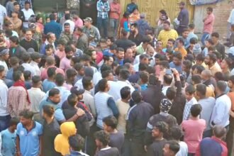 पाकुड़ में DPS स्कूल की बस से कुचलकर युवक की मौत, आक्रोशित लोगों ने 9 घंटे तक सड़क को रखा जाम